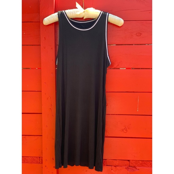 Sleeveless Black Dress - Picture 1 of 2